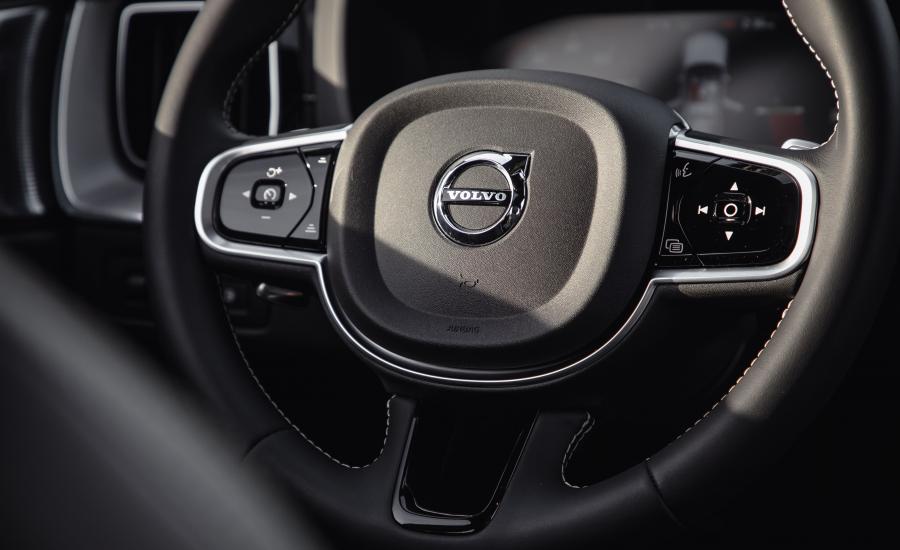 Детали интерьера Volvo XC60 T8 Polestar Engineered 2019 года  (NA) (фото 34 из 40)